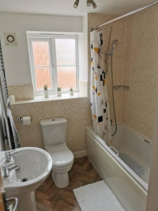 Modern Roomy 3 Bedroom Home Pershore Exterior foto